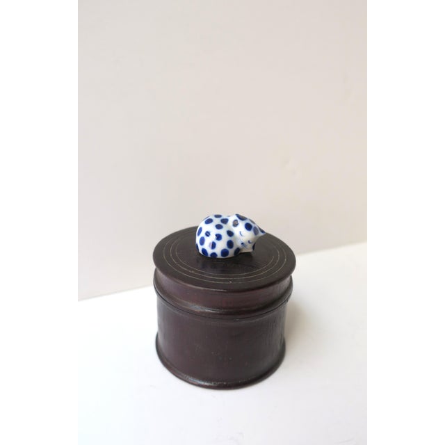 Jewelry Trinket Box With Porcelain Cat Blue and White, Mid-20th Century For Sale - Image 11 of 13