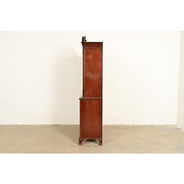 Baker Furniture Style Georgian Carved Flame Mahogany Lighted Breakfront Bookcase Cabinet, Circa 1940s For Sale - Image 13 of 15