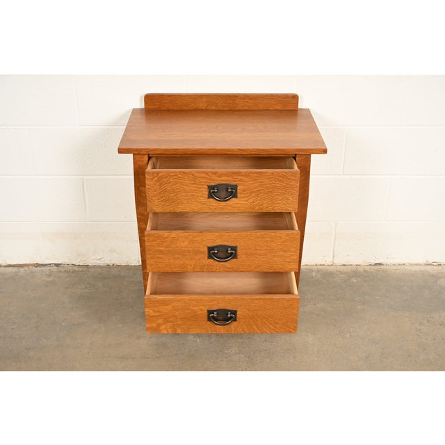 Late 20th Century Stickley Mission Oak Arts & Crafts Nightstand or Bachelor Chest For Sale - Image 5 of 16