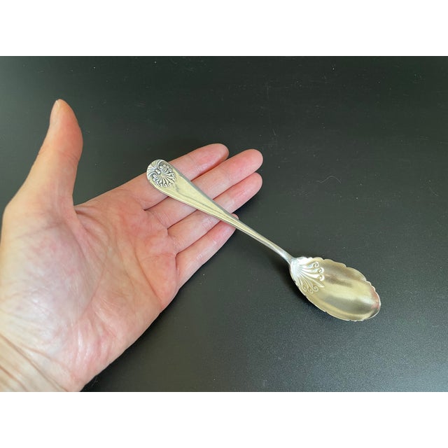 1847 Rogers Bros. A1 Shell 1860 Silverplate Sugar Shell Spoon For Sale In Las Vegas - Image 6 of 7