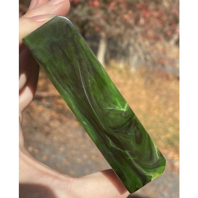 Mid- Century (112 Grams) Green Marbelized Swirl Catalin Bakelite Poker Card Deck Holder 20th C. For Sale - Image 12 of 18