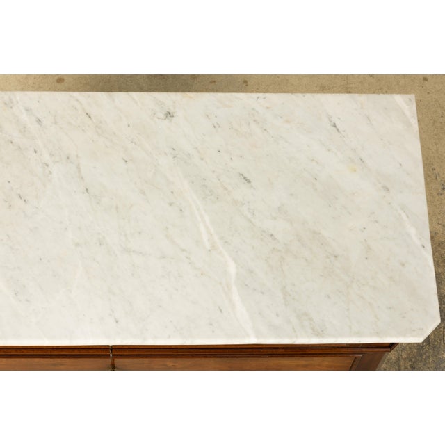 Mid-19th Century French Louis Philippe Walnut Marble Top Commode For Sale In New York - Image 6 of 18