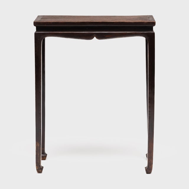 This narrow console table from the mid-19th century is crafted of northern elm (yumu) with balanced proportions and...