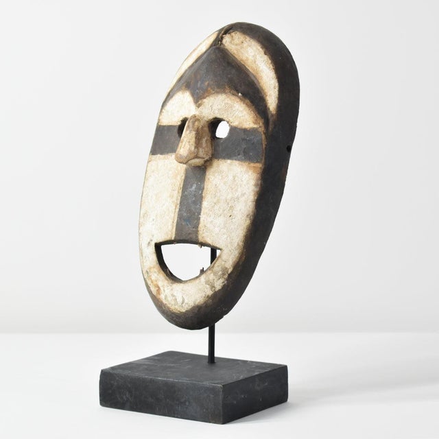 Early 20th Century Kumu Painted Wooden Mask For Sale In Denver - Image 6 of 9