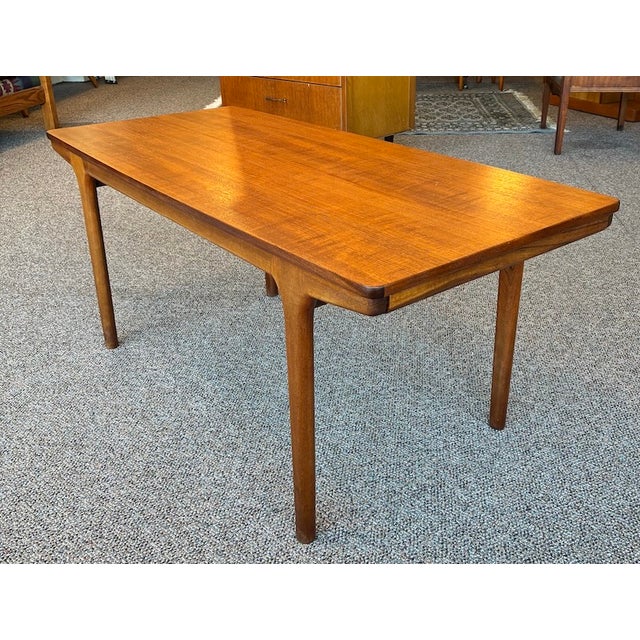 Wood Iconic Mid Century Modern Extending Teak Coffee Table W/ Two Pull-Out Drinks Trays c.1960 For Sale - Image 7 of 12