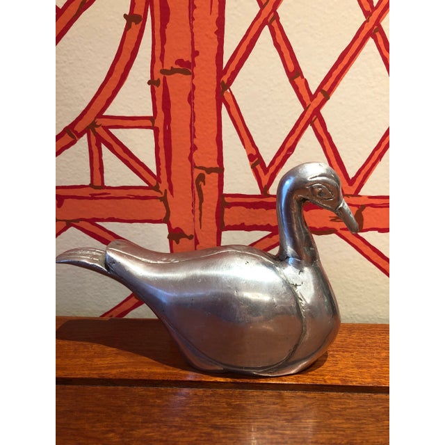 Graceful and simple silver swan, this little bird would make an excellent paperweight or look smart tucked into a...