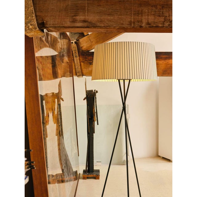 Gold Bretona Tripod G6 Table Lamp by Santa & Cole For Sale - Image 8 of 17