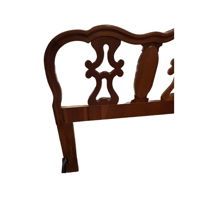 French Provincial Bernhardt French Provincial Queen Headboard Bed Frame, C. 1960s–1970s For Sale - Image 3 of 9