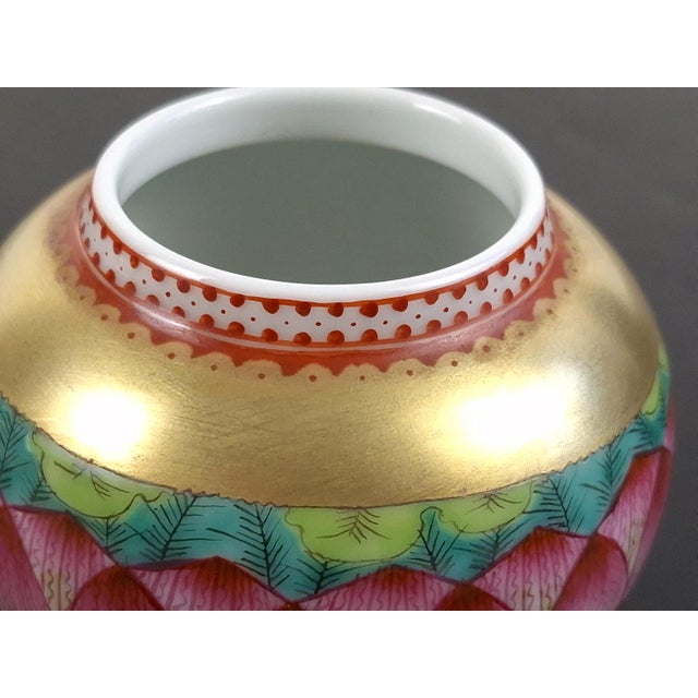 1940s Chinese Porcelain Lotus Flower Lidded Urn For Sale - Image 5 of 9