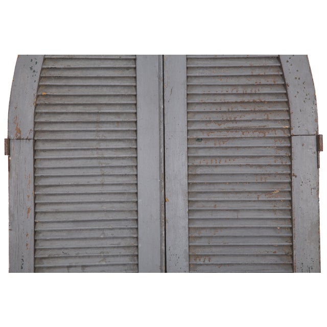 Gray Pair of Weathered Gray-Painted Arched Dome Louvered Doors, 19th Century For Sale - Image 8 of 17
