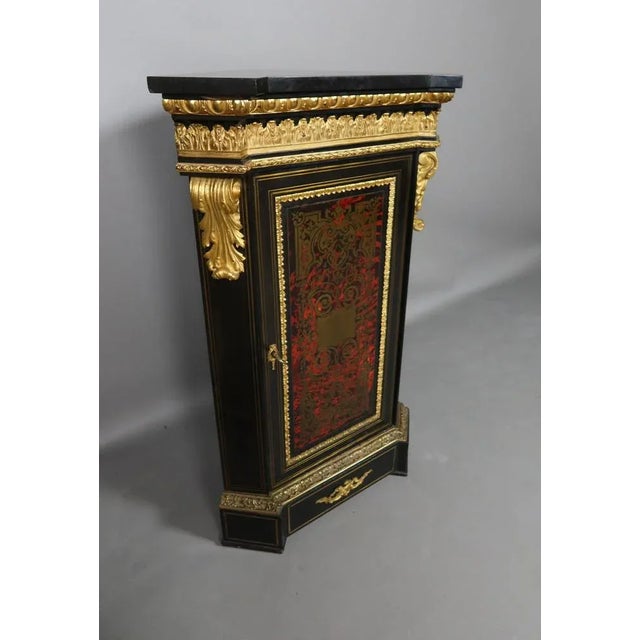 Elegant Napoleon III period corners, dating from the 19th century and in a very good state of conservation. It is made of...