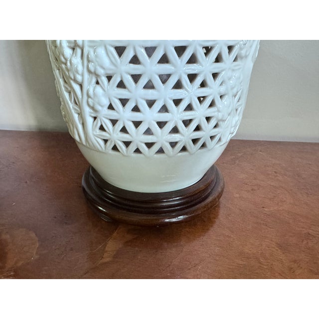 Mid 20th Century Mid Century Modern Blanc De Chine Asian Lamp For Sale In Saint Louis - Image 6 of 11