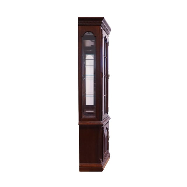 Thomasville Furniture Collector's Cherry 63" Buffet W. Lighted Display China Cabinet 10121-425 / 10121-426 For Sale - Image 14 of 17