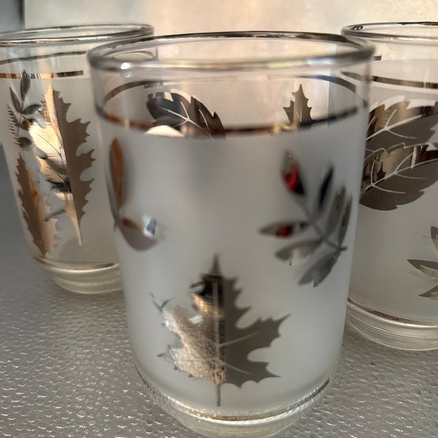 Vintage Mid Century Modern Libbey Frosted Gorgeous Glass Silver Leaf Set of 4 Glass Tumblers For Sale - Image 9 of 11