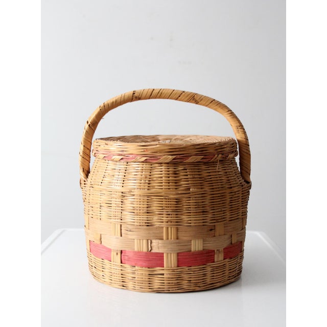 Vintage American Wicker Lidded Gathering Basket For Sale - Image 10 of 15