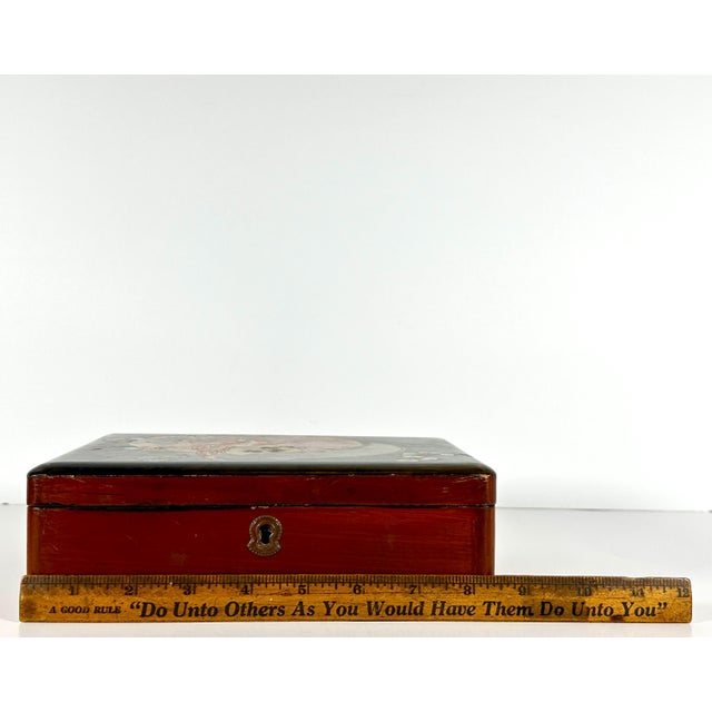 Mid 20th Century Art Nouveau Lacquered Parrot Box: Hand Painted Japanese Trinket For Sale - Image 10 of 10