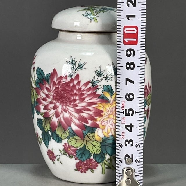 Famille Rose Porcelain Covered Jar With Chrysanthemum & Butterfly Motif For Sale - Image 4 of 9