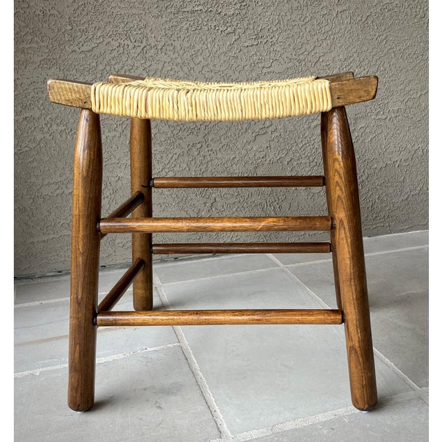 Mid 20th-Century Refined Rustic Maple Wood Mortise & Tenon Fiber Rush Saddle Seat Bench / Stool For Sale - Image 4 of 18