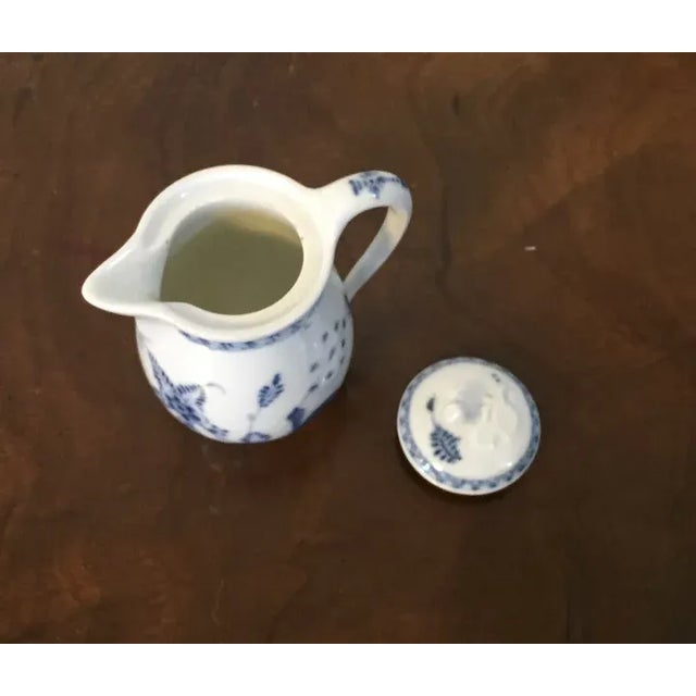 Rococo Antique 18th Century Vienna Porcelain Cream Jug and Cover in Chinese Blue & White For Sale - Image 3 of 13