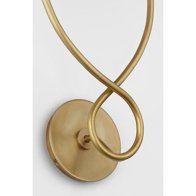 Transitional Chapman & Myers for Visual Comfort Signature Symmetric Twist Double Sconce in Antique-Burnished Brass with Linen Shade For Sale - Image 3 of 6