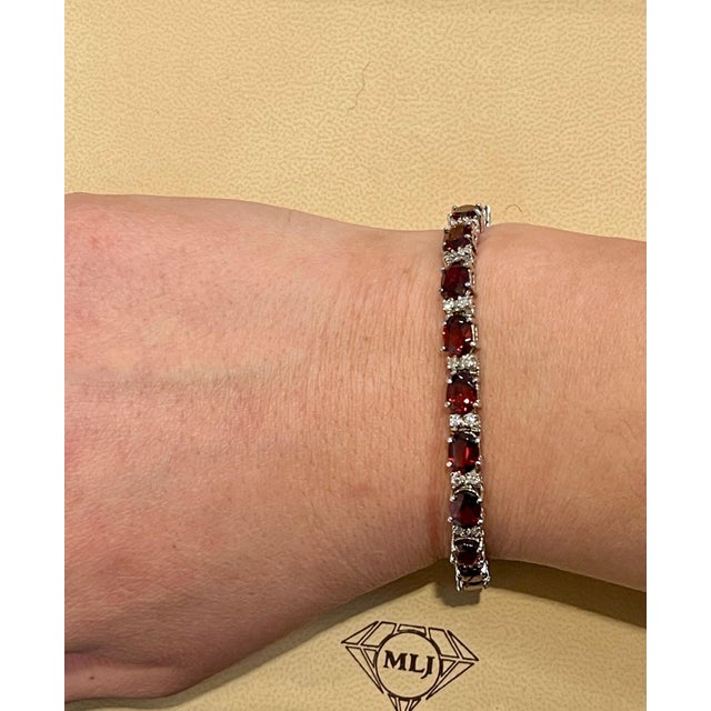 18 Carat Genuine Natural Garnet Tennis Bracelet 14 Karat White Gold For Sale - Image 9 of 18