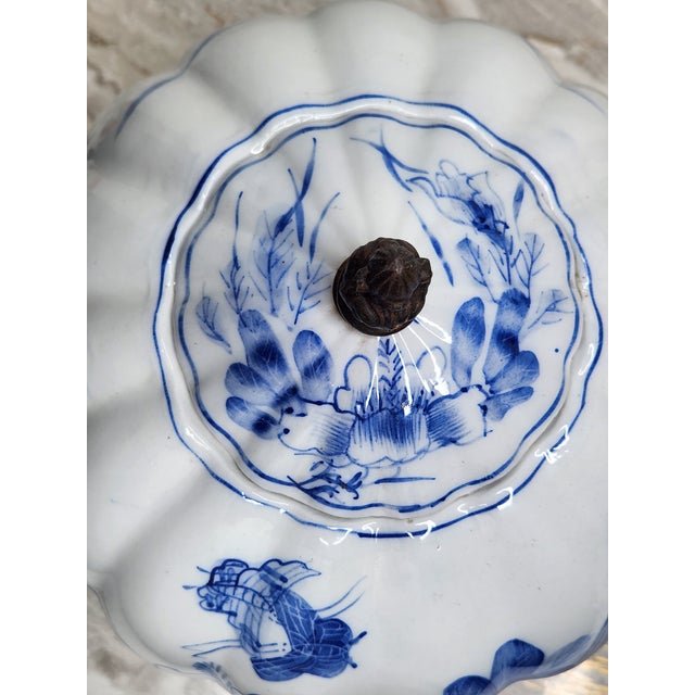 Ceramic Antique Chinese Blue White Ginger Jar Hand Painted Porcelain 13 Inch Melon Ribbed For Sale - Image 7 of 12
