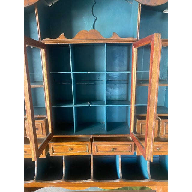 1940s Vintage Chinoiserie Chippendale Style Display Cabinet With Pagoda Top Detailing For Sale - Image 9 of 10