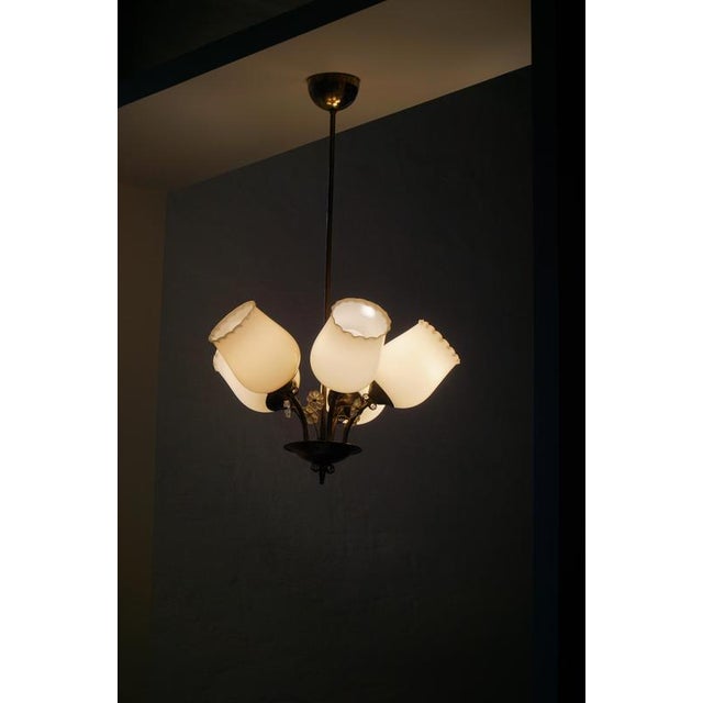 This exceptional chandelier was produced by Itsu, dating from the 1950s. It is a refined and poetic example of Finnish...