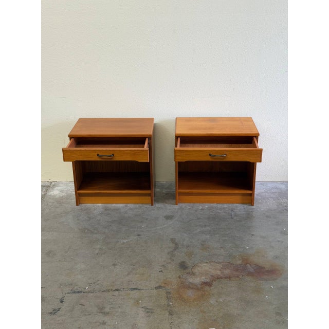 Pair of Danish Mid 20th Century Teak Nightstands Bedside Tables Scandinavian Design For Sale - Image 4 of 10
