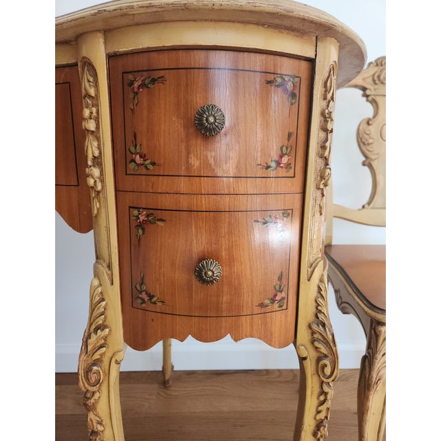 Vintage French Louis XV–Style Kidney-Shaped Desk / Vanity With Chair For Sale - Image 4 of 15