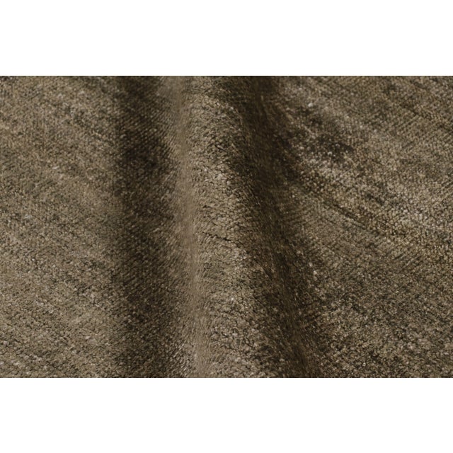 Textile Contemporary Oversized Textural Sari Silk Rug in Taupe by Rug & Kilim, India For Sale - Image 7 of 10