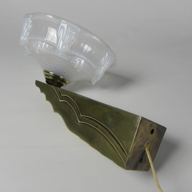 Art Deco Wall Lamp in Opalescent Glass, 1930s For Sale - Image 6 of 18