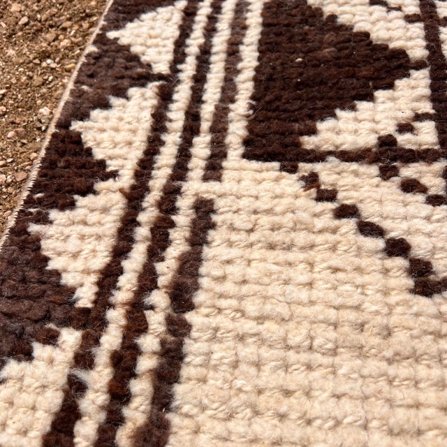 Textile 1960s Neutral Vintage Kurdish Herki Runner 2’6x10’8 For Sale - Image 7 of 8