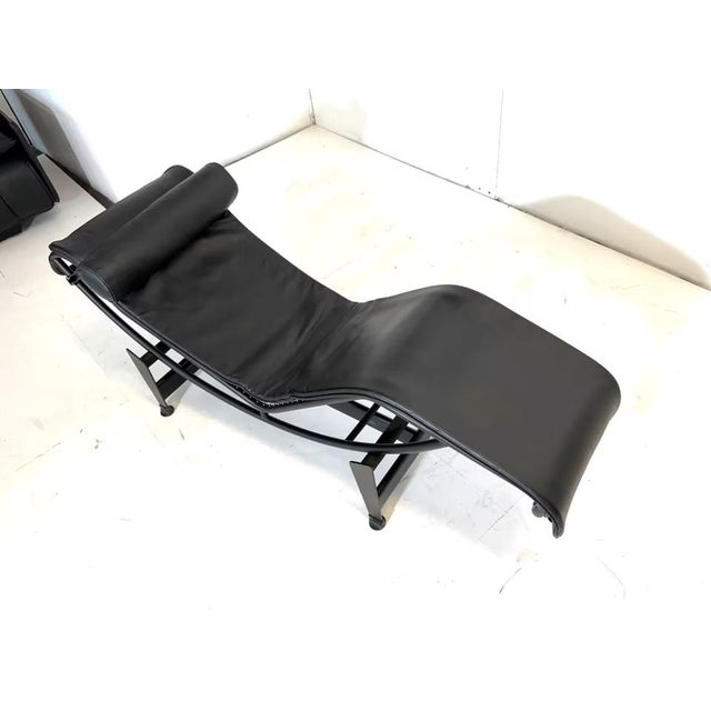 LC4 Chaise Lounge in Leather by Charlotte Perriand for Cassina For Sale - Image 5 of 11