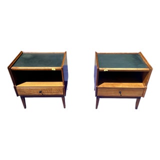Mid 20th Century American of Martinsville Walnut Nightstands/End Tables MCM, Pair For Sale