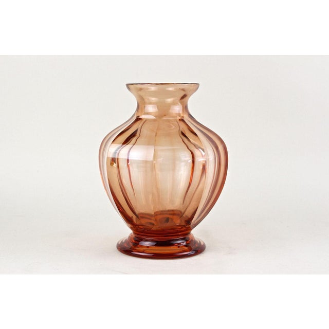 20th Century Art Deco Glass Vase in Coral Color, Austria, 1920s For Sale - Image 3 of 17