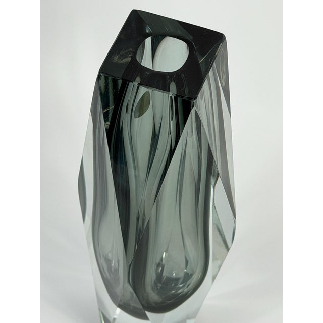 1970s Large Murano Sommerso Faceted Smoke Grey Glass Vase from Mandruzzato, Italy, 1970s For Sale - Image 5 of 12