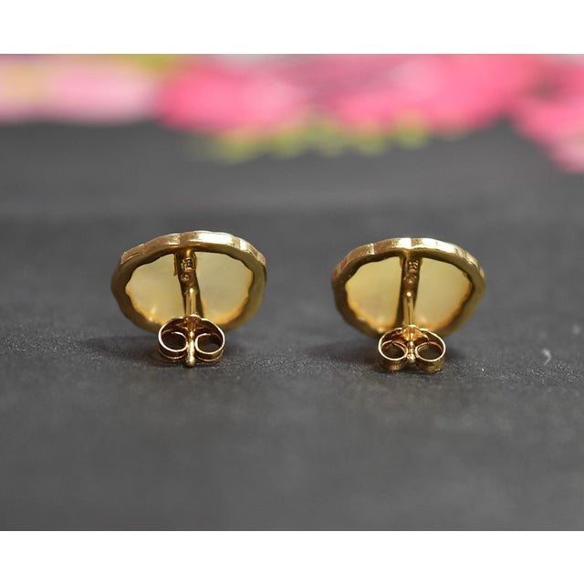 14k Gold Kabana Carved Mother of Pearl Sand Dollar Pierced Post Earrings, A Pair For Sale - Image 9 of 15