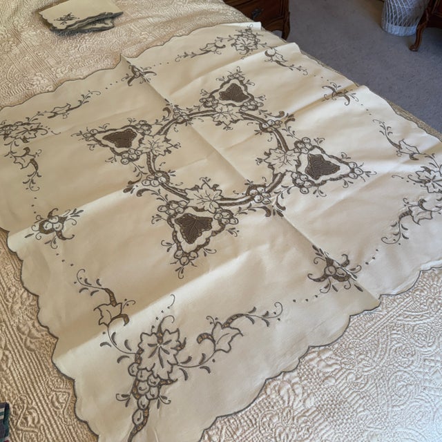 Art Deco Linen Tablecloth 32" X 33" , 10 Napkins C1930 Cream With Gray Trim Pristine For Sale - Image 4 of 18