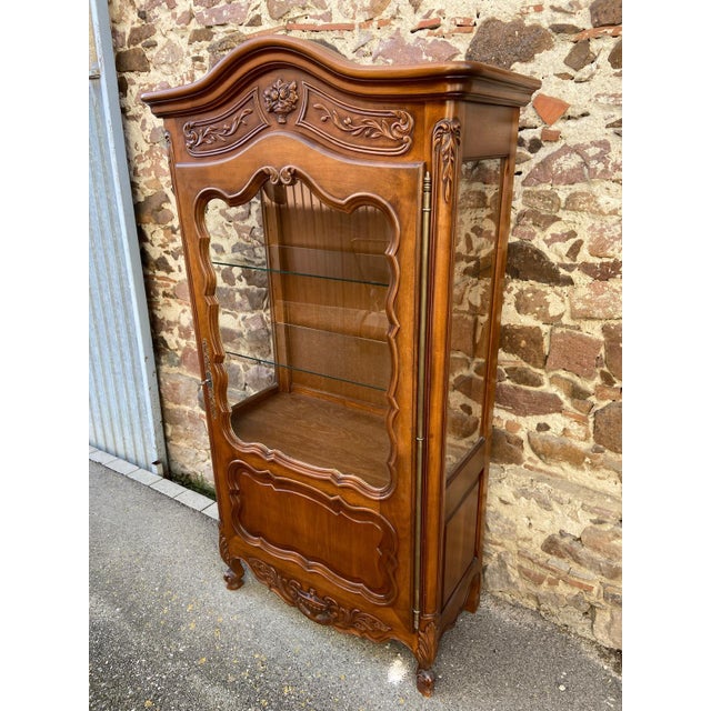 Lovely little Louis XV style display case in walnut, curved sides. It is two-thirds glazed on 3 sides. Provencal decor