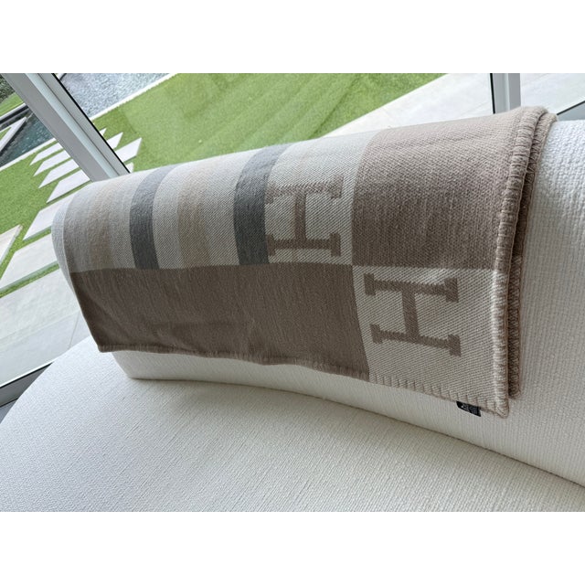 Contemporary Hermès Avalon 100% Cashmere Throw Blanket For Sale - Image 3 of 10