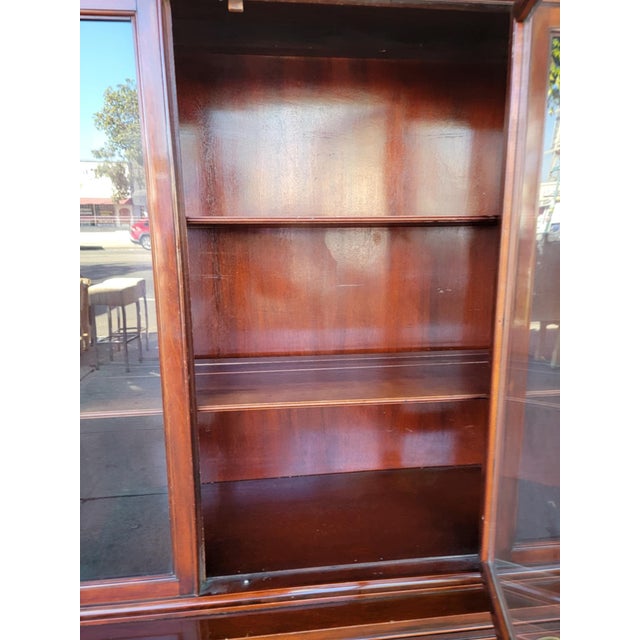 Vintage Traditional Mahogany Wood China Cabinet. For Sale - Image 15 of 18