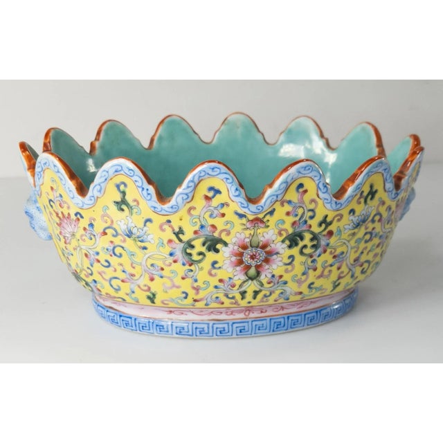 We are selling this fine and beautiful Chinese republic period bowl. This Chinese bowl is decorated with famille rose...