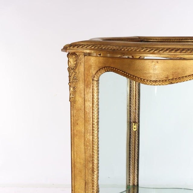 Late 19th Century Antique French Louis XIV Giltwood Curved Glass Vitrine C1890 For Sale - Image 5 of 18