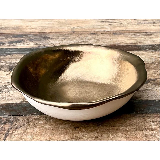 This exquisite slab-built studio pottery bowl is a masterclass in organic modernism, showcasing a harmonious blend of raw...