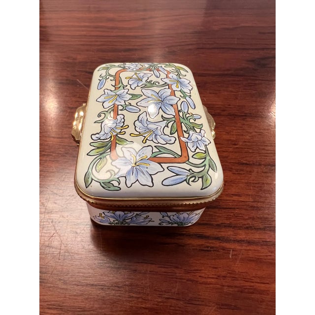 English 1980s Crummels & Co Enamel Box, Lily Flower Design, English For Sale - Image 3 of 6