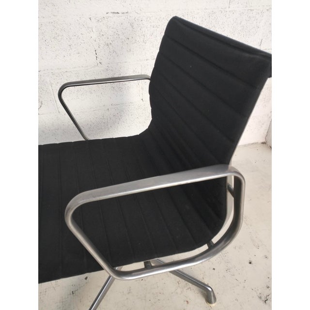 Set of EA108 Aluminium Chairs attributed to Charles and Ray Eames for ICF, 1960s For Sale - Image 9 of 17