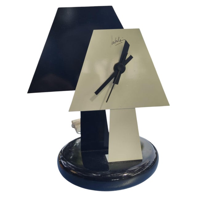 1980s Radical Table Lamp Clock in Black and White Lacquered Metal, 1980s For Sale - Image 5 of 5