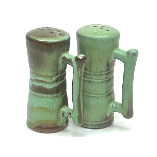 Green salt & pepper shakers, group of 2. A beautiful mid-century modern salt and pepper set by Frankoma, featuring prairie...