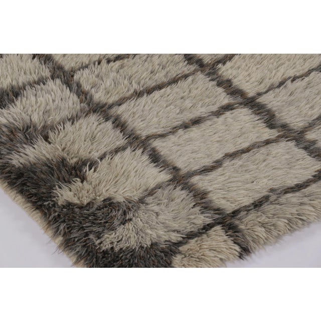 Mid-Century Modern Vintage Swedish Rya Rug in Gray and Charcoal Geometric Pattern - Rug & Kilim For Sale - Image 3 of 10